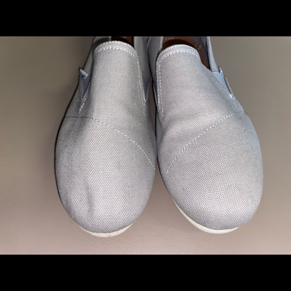 Toms silver grey canvas shoes | size 8.5 - Picture 2 of 6